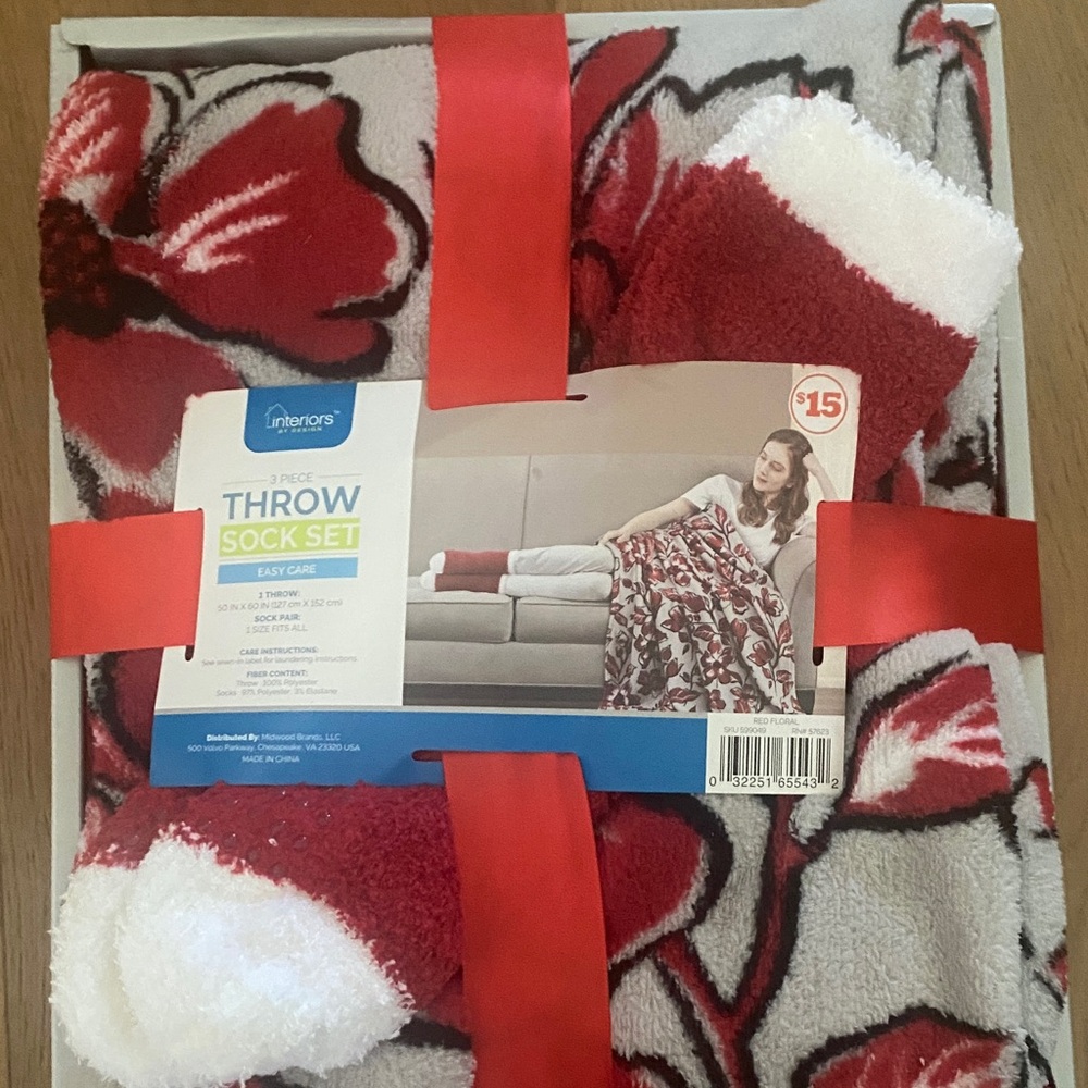 Creators Red and White Throw Sock Set